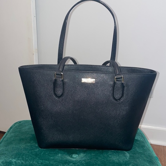 kate spade Handbags - Kate Spade black leather shoulder purse